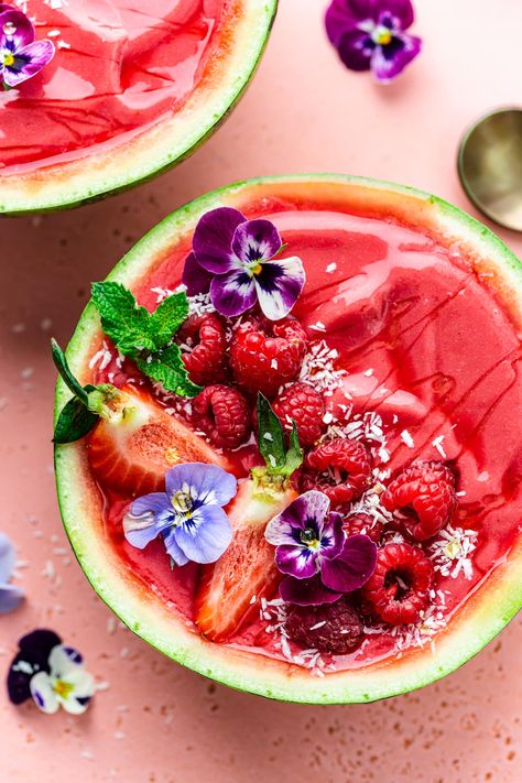 This Watermelon Smoothie Bowl is the perfect sweet and refreshing summer recipe. All you need are 7 basic ingredients, a good blender, and whatever toppings your heart desires. Smoothie Bowls Aesthetic, Aesthetic Bowls, Smoothie Bowl Aesthetic, Summer Smoothie Bowl, Watermelon Smoothie Bowl, Holiday Smoothies, Food Esthetics, Smoothies Bowls, Smoothie Aesthetic