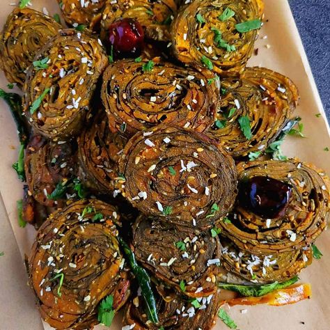 Patra Recipe also known as the Alu Vadi is a stuffed rolled colocasia leaves snack that is popular in both Gujarati and Maharashtra cuisine. It is made using colocasia leaves that have a sweet and tangy gram flour mixture spread on them and rolled to form a pinwheel. It can be served as a snack, breakfast, as a side dish with your meal, or as a party appetizer. #indian #snack #patrarecipe #gujarati #vegan #glutenfree #aluvadi Patra Recipe, Dry Spices, Vegetarian Starters, Tandoori Paneer, Samosa Chaat, Unique Dishes, Quinoa Healthy, Indian Party, Vegetarian Appetizers