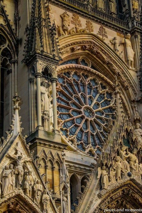 Notre Dame de Reims, France. Soft Decay, Architecture Photography Buildings, St. Paul’s Cathedral, Reims France, Christmas Markets Europe, Travel Things, Church Building, Gothic Architecture, Historical Architecture