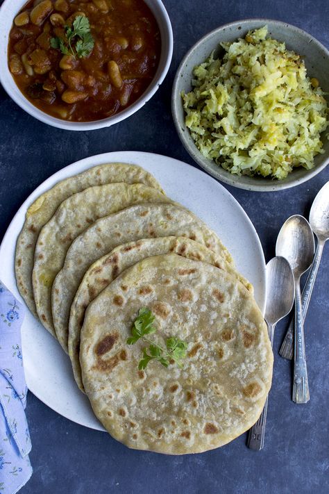 North Indian Food Photography, Lachha Paratha Recipe, Lachha Paratha, Mauritius Food, Bread Naan, Mauritian Food, North Indian Food, Indian Breads, Indian Flat Bread