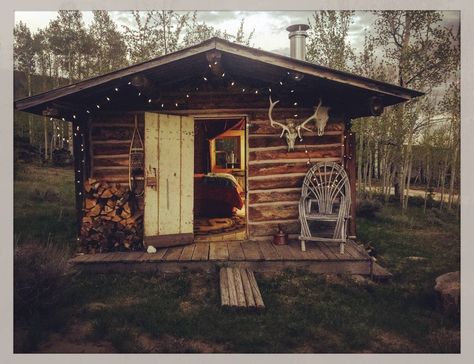 Calamity Trading Post•Trapper Cabin - Cabins for Rent in Walden, Colorado, United States Trapper Cabin, Trappers Cabin, Hunting Shack, Small Sitting Area, Log Cabin Ideas, Cabin Tiny House, Off Grid Cabin, Log Fires, House Inside