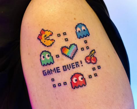 Mario Tatoos, Mario Tattoo Ideas, Pixel Art Tattoo, Mario Tattoos, Pacman Tattoo, Super Mario Tattoo, Nintendo Tattoo, Pixel Tattoo, Geek Tattoos