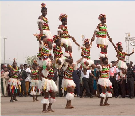 Igbo Art, Igbo Ukwu, Nigerian Tribes, Igbo Culture, Purple Hibiscus, Chimamanda Ngozi Adichie, African Traditions, The Gambia, People Dancing