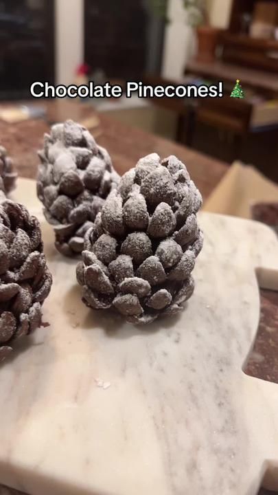 Chocolate Pinecones, Christmas Treat Boxes, Yule Log Cake, Christmas Treats Boxes, Xmas Recipes, Christmas Pine Cones, Log Cake, Christmas Food Ideas, Oreo Truffles