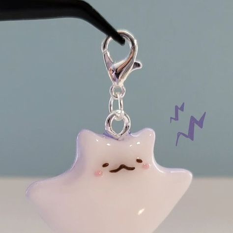 Yushim on Instagram: "Stingray charm 💜 Link in Bio~  #stingray #polymerclay #clay #claycharms #kawaii #miniature #handmade" Clay Stingray, Stingray Sculpture, Manta Ray, Clay Charms, Clay Sculpture, Stingray, Sea Creatures, Link In Bio, Polymer Clay