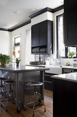 lOVE the dark trim and cabinets! Black White Kitchen, Black Kitchen Cabinets, Crown Moulding, Black Crown, Dream Kitchens, Black Cabinets, Trendy Kitchen, Kitchen Stools, Crown Molding