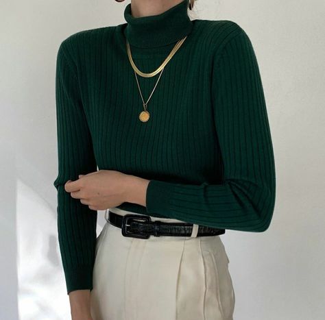 Dark Green Classy Outfit, Dark Green Turtleneck Outfit, Green Turtleneck Outfit, Loki Clothes, Long Sleeve Shirt Outfits, Work Apparel, Teacher Fits, Fashion College, Turtleneck Outfit