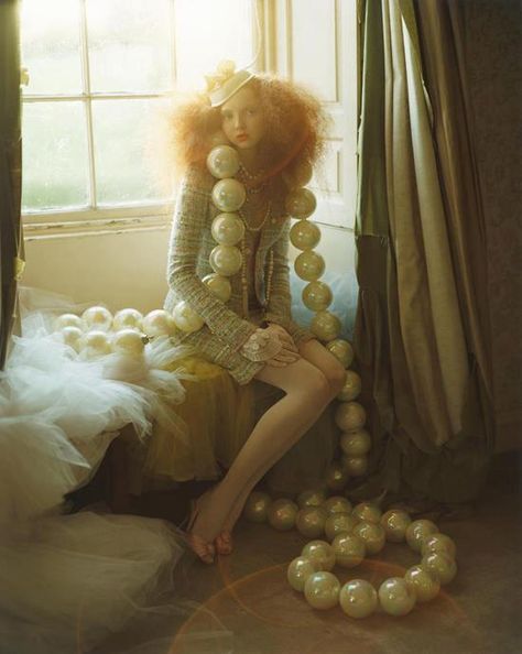 Extra Large Pearls we need those Thea! Tim Walker Photography, Fashion Fotografie, Lily Cole, Mode Editorials, Tim Walker, Richard Avedon, Dior Couture, Avant Garde Fashion, Foto Art