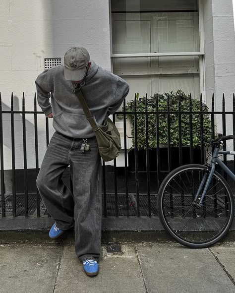 Baggie Jeans Outfit, Baggy Jeans Outfits, Grey Jeans Outfit, Baggy Jeans Outfit, Jeans Outfit Men, Cap Outfit, Streetwear Fits, Skater Jeans, Streetwear Mode