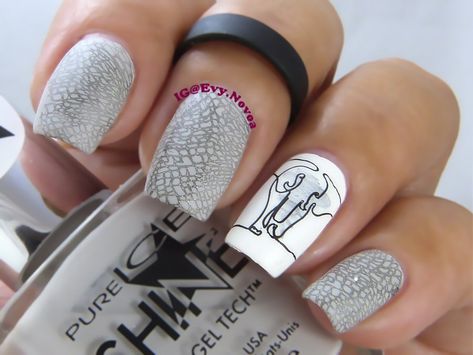 #mani #uñas #diseñodeuñas #uñasestampadas #sexynails #moda #estilo #style #fashion #stampednails #stampingnails #naturalnails #elephant #elephantnailart #monochromenails @linanailartsupplies Elephant Nail Designs, Delta Nails, Elephant Nail Art, Elephant Nails, Nail Stamping Designs, Nails 23, Hand Nail Art, Pedi Ideas, Nail Stamper