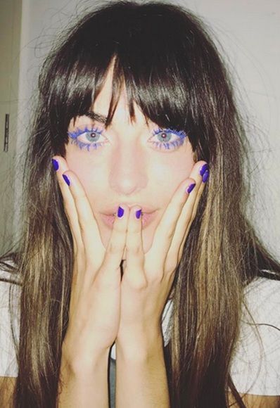 Mascara Bleu, Louise Follain, Blue Mascara, Asos Fashion, Gloss Labial, How To Apply Mascara, Pretty Makeup, Lash Extensions, Makeup Inspo