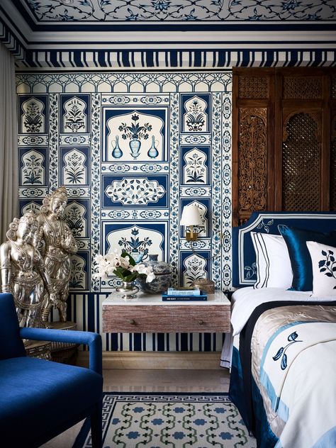 Indian Inspired Bedroom, Bar Palladio, Colourful Rooms, Airbnb Ideas, Indian Lifestyle, Indian Bedroom, India Home Decor, Small House Interior Design, Guest Bedroom Decor