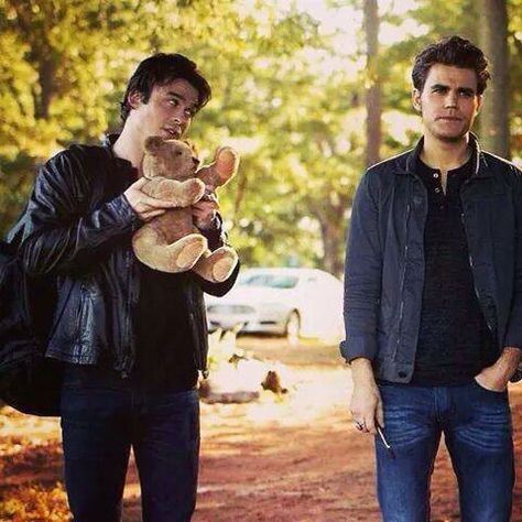 Defan is So cute. The Vampire Diaries Season 6 Damon and Stefan Paul Wesley Vampire Diaries, Damon And Stefan Salvatore, The Salvatore Brothers, Ian Somerhalder Vampire Diaries, Vampire Diaries Poster, Damon Salvatore Vampire Diaries, Vampier Diaries, The Vampire Diaries 3, Damon And Stefan