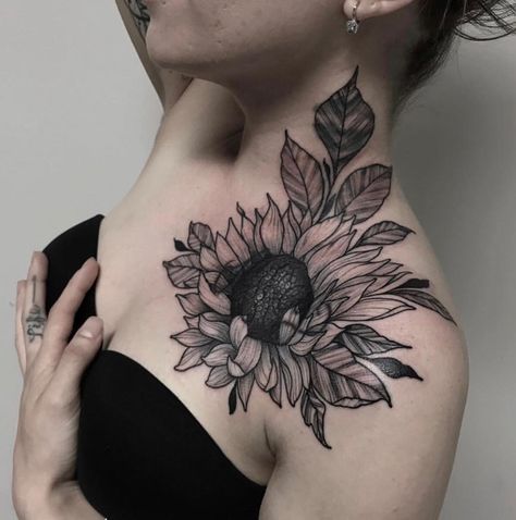 Unique Sunflower Tattoo, Tattoos Sunflower, Tattoo Ideas For Woman, Sunflower Tattoo Meaning, Sunflower Tattoo Ideas, Sunflower Tattoo Thigh, Sunflower Tattoo Simple, Tattoos On Side Ribs, Sunflower Tattoo Sleeve