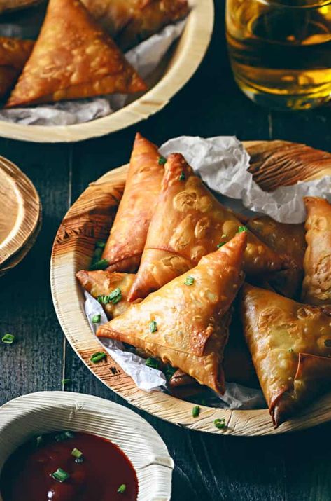 Chinese Samosa Recipe (With Chicken and Noodles) - Cubes N Juliennes Samosa Chicken, Indian Food Photography, Samosa Recipe, Chicken Noodles, Chinese Chicken, Wontons, Jerk Chicken, Indian Street Food, Samosa