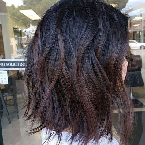 Brunette Textured Long Bob, Short Balayage Dark Hair, Choppy Shoulder Length Bob Hairstyles, Short Black Hair Dye Ideas, Dark Brown Long Bob With Highlights, Dark Chocolate Balayage Short Hair, Textures Bob Haircut, Black Brown Hair Short, Black And Brown Balayage Short Hair