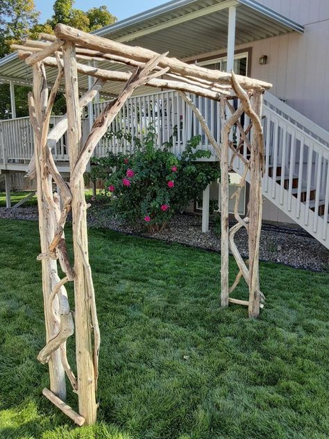 Wooden Wedding Altar, Simple Woodland Wedding, Beach Arbor Wedding, Wood Arches Wedding, Tree Branch Wedding Arch, Driftwood Wedding Arch, Woodland Halloween, Driftwood Wedding Arches, Wedding Arbor Ideas