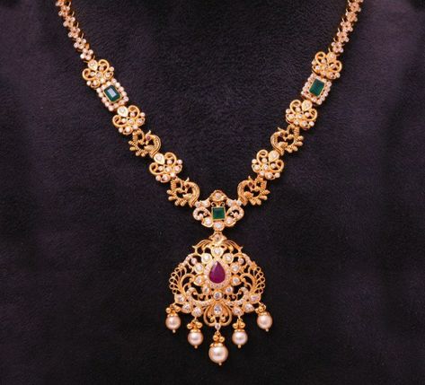 Gold Stone Jewellery, Necklace Designs Gold Indian Fancy, 35 Grams Gold Necklace Indian, Gold Necklace Set With Grams, 32 Grams Gold Necklace, Fancy Necklace Gold, 32 Grams Gold Haram Designs, Gold Stone Necklace Designs, Trending Gold Necklace Designs