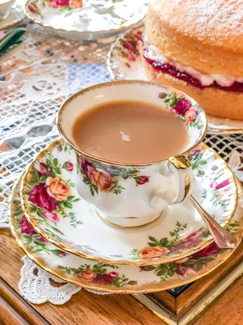 Cooking Ribs, Vintage Place, British Tea, Old Country Roses, Tea Party Food, Pretty Dessert, Tea Break, British Food, Country Roses