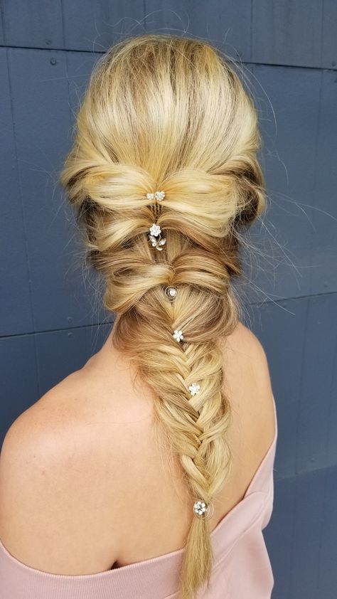 Elsa Hairstyle, Frozen Braid, Elsa Braid, Frozen Jr, Princess Braid, Elsa Hair, Braids With Beads, Princess Elsa, Party Hairstyles