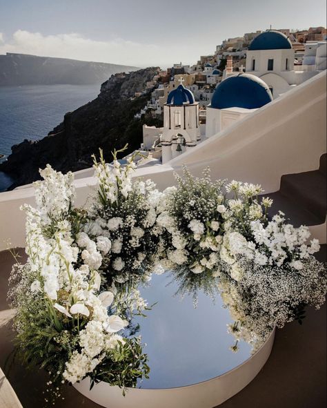 Half Moon Ceremony Flowers, Circle Alter Wedding, Round Arch Wedding, Circle Wedding Ceremony, Circle Ceremony, Gypsophila Wedding, Floral Arch Wedding, Phuket Wedding, Dream Wedding Decorations