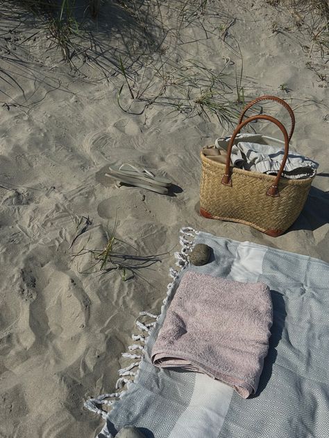 Beach Blanket Aesthetic, Beach Towel Aesthetic, Towel Aesthetic, Blanket Aesthetic, Beach Sarong, Insta Pics, Shell Beach, Summer Lovin, Beach Blanket