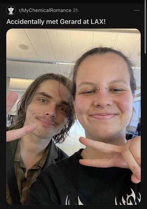 hourly gerard way в Твиттере: «new gerard pic?? https://t.co/1UHOVsYBJW» / Твиттер 2023 Gerard Way, Gerard Way Meeting Fans, Gerard Way 2024, Gerard Way Birthday, Gerard Way 2023, Weird Selfies, Gerard Way 2022, Crying At Night, Emo Band