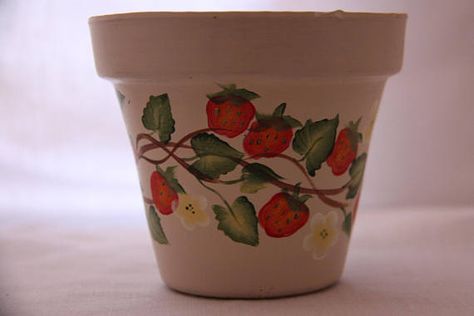 Hand painted clay flower pot with strawberry vine on a cream background. This would make a nice gift for a garden lover or a hostess gift or a gift for yourself for patio, porch or garden decor. Add a battery operated tea light or sand and a candle for an outdoor patio light. Clay pot is Paint Garden Pots, Strawberry Vine, Strawberry Pot, Strawberry Pots, Terra Cotta Pot Crafts, Painting Wood Furniture, Painted Pots Diy, Flower Pot Design, Painted Plant Pots