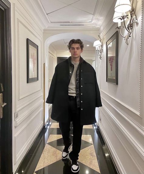 Aiden King Royal Elite, Cute Guy Outfits, Boys Outfits Aesthetic, Aiden King, Royal Elite Series, Masculine Clothing, King Outfit, Gentleman Aesthetic, Royal Aesthetic