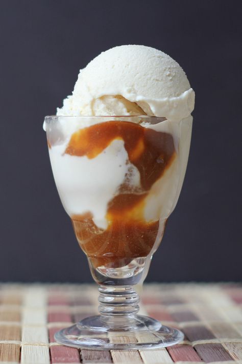 Baileys Caramel, Baileys Ice Cream, Irish Cream Recipe, Caramel Recipes Sauce, Love Ice Cream, Baileys Irish Cream, Ice Cream Popsicles, Ice Cream Treats, Popsicle Recipes