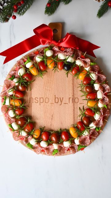 Mozzarella Tomato Basil Wreath, Christmas Antipasto Wreath, Christmas Salami Wreath, Christmas Tomato Mozzarella, Tomato Mozzarella Christmas Wreath, Antipasto Skewers, Peaceful Evening, Progressive Dinner, Plum Tomatoes