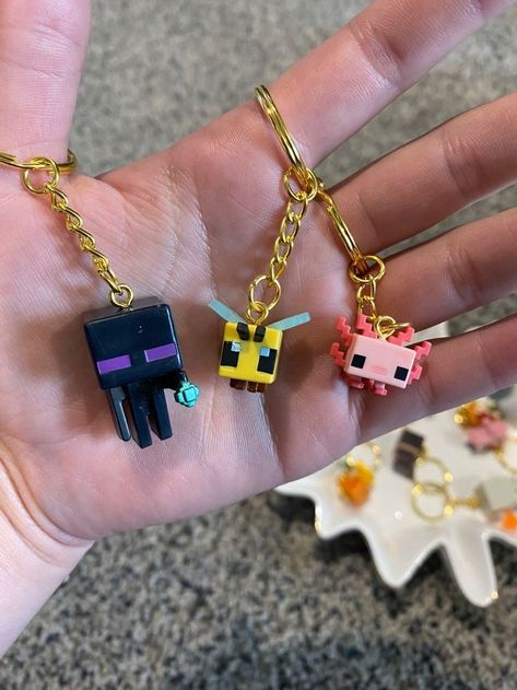 Anime Keychains Diy, Minecraft Gift Ideas, Minecraft Diy Crafts, Anime Charms, Fimo Kawaii, Diy Minecraft, Clay Diy Projects, Tanah Liat, Cute Clay