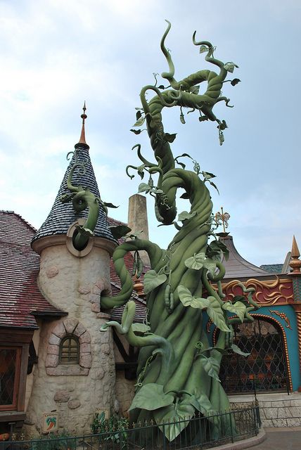 Jack's Beanstalk at Disneyland by PhilCoxNZ, via Flickr Jack The Giant Slayer, Spirals In Nature, Disney Imagineering, Disney Paris, Jack And The Beanstalk, Vintage Disneyland, Disney Theme Parks, Happiest Place On Earth, California Adventure