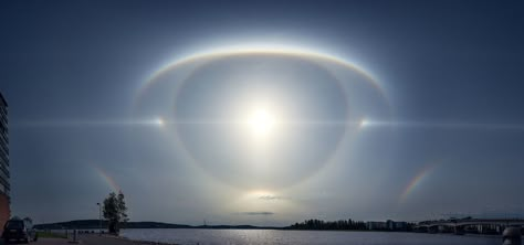 And suddenly an giant eye formed in the sky of Finland. And the incredible sun halo is like starring at us! Awesome atmospheric phenomenon sun halo picture! Sun Halo, Eye In The Sky, Sky Watch, Sun Dogs, Rainbow Stars, Atmospheric Phenomenon, Meteorology, The Triangle, Wild Nature