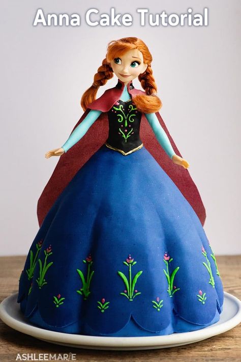 A cake decorating video tutorial making this detailed Anna princess cake from Frozen with free custom stencils. #disneycake #frozen2 #elsacake #princesscake #cakedecorating #caketutorial Frozen Princess Cake, Frozen Doll Cake, Elsa Torte, Pastel Frozen, Anna Cake, Frozen Dolls, Blackberry Cake, Elsa Cakes, Disney Princess Cake