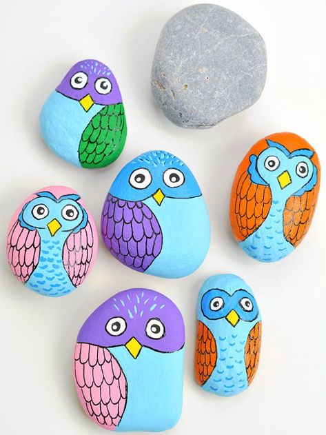 Owl Painted Rocks - One Little Project Rock Painting Owls Easy, Owl Painted Rocks Easy, Painted Rock Owl, Easy Rock Painting Ideas Simple Fun, Rock Painting For Kids Easy, Owl Rocks Painted Stones, Owl Rock Painting Easy, Rock Painting Ideas Easy Step By Step, Cool Rock Painting Ideas Easy