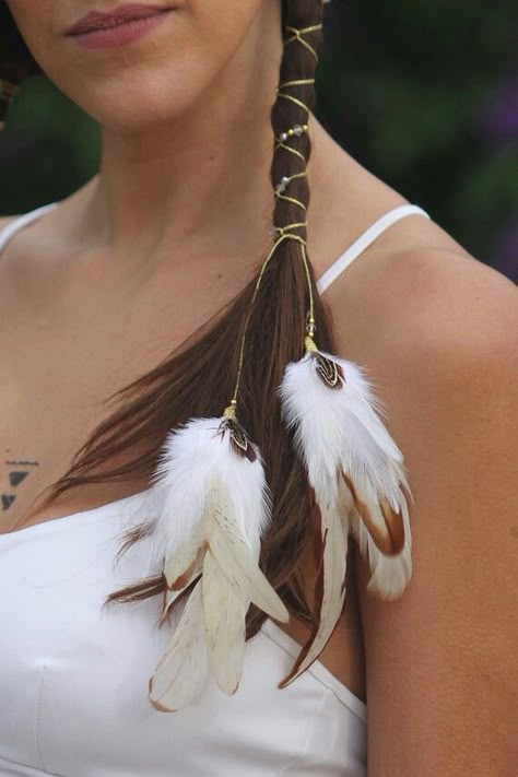 Hairstyles With Feathers, Hair Feathers Boho, Easy Crown Braid Tutorial, Braids With Feathers, Frizz Hairstyles, Easy Crown Braid, Crown Braid Tutorial, Box Braids Hairstyle, Feather Hair Accessories