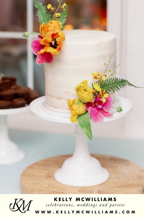 Tropical Cake Wedding, White Cake With Bright Flowers, Tropical Theme Wedding Cake, Tropical Theme Cake Simple, Simple Tropical Cake, Island Theme Cake, Destination Wedding Cake, Tropical Flower Cake, Tropical Bridal Shower Cake