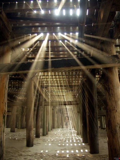 EASTERN MARKET ROW HOUSE RENOVATION / DAVID JAMESON ARCHITECT Beams Of Light, Magic Places, Row House, Foto Art, Old Barns, Luz Natural, Old Barn, Pics Art, Great Photos