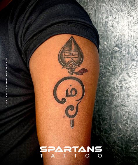 tattoo done by @spartans_tattoo at 𝘽𝙝𝙖𝙧𝙖𝙩𝙝𝙞 𝙉𝙖𝙜𝙖𝙧, 𝙍𝙖𝙢𝙖𝙣𝙖𝙩𝙝𝙖𝙥𝙪𝙧𝙖𝙢. 📍opposite to Axis Bank 𝘽𝙤𝙤𝙠 𝙮𝙤𝙪𝙧 𝘼𝙥𝙥𝙤𝙞𝙣𝙩𝙢𝙚𝙣𝙩𝙨 : 𝟖𝟎 𝟕𝟐 𝟔𝟗 𝟑𝟎 𝟗𝟐 #tattoo #ink #photography #tattoos #tn65 #tattooideas #tattooart #appa #inkedgirls #ramnad #besttattoos #lotus #spartans_tattoo #nametattoo #realismtattoo #tattoostyle #tattooartist #tattoodesign #photooftheday #tattoooftheday #tattoo2me Tattoos For Guys Wrist, Lord Murugan Vel Tattoo, Murugan Vel Tattoo Design, Spartans Tattoo, Vel Tattoo Design, 92 Tattoo, Vel Tattoo, Murugan Vel, Photography Tattoos