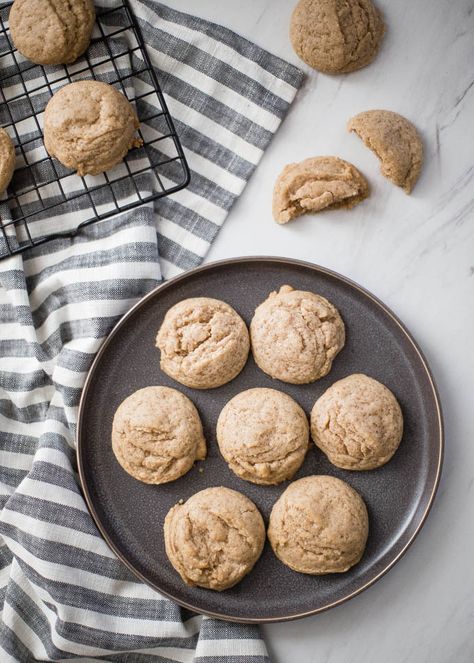 These Brown Sugar Cinnamon Coconut Oil Cookies are the perfect soft and chewy, sweet and cinnamony cookie for the holiday! Cookie Recipe With Oil, Vanilla Cookie Recipe, Coconut Oil Cookies, Oil Cookies, Chai Cookies, Meals To Freeze, Dentist Marketing, Flax Seed Oil, Brown Sugar Cookies