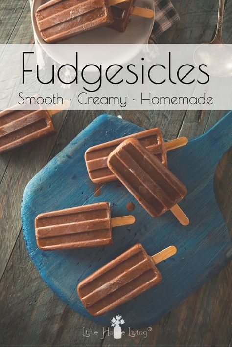 Fudgsicle Recipe, Homemade Fudgesicles, Fudgesicle Recipe, Fudge Popsicles, Fudge Bars, Homemade Popsicles, Frosé, Oreo Dessert, Ice Cream Popsicles