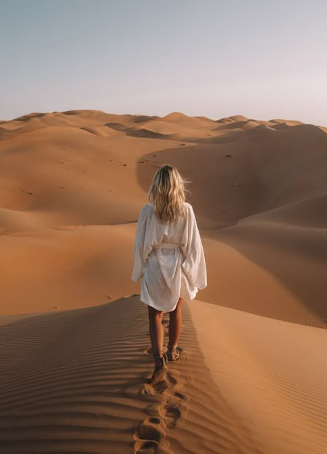 Desert Photoshoot Ideas, Sand Dunes Photoshoot, Dubai Photoshoot, Desert Outfit, Desert Pictures, Dubai Safari, Desert Photoshoot, Desert Safari Dubai, Desert Photography