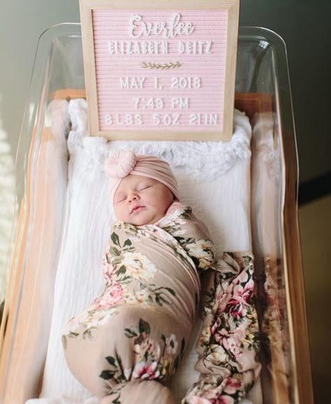 P I N T E R E S T: hannahbrasselll Hospital Pictures, Fantastic Baby, Baby Sleep Problems, Foto Baby, Baby Arrival, Baby Diy, Everything Baby, Trendy Baby