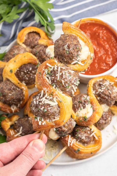 Meatballs Stuffed With Mozzarella, Air Fryer Meatballs, Meatball Skewers, Picknick Snacks, Meatball Sub, Meatball Subs, Air Fry Recipes, Air Fryer Dinner, Recipe Sweet