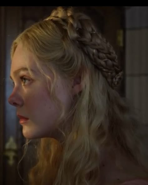 Aurora Icon, Pandora Lovegood, Maleficent Mistress Of Evil, Mistress Of Evil, Long Blonde, Marauders Era, Elle Fanning, Bohemian Rhapsody, Long Blonde Hair