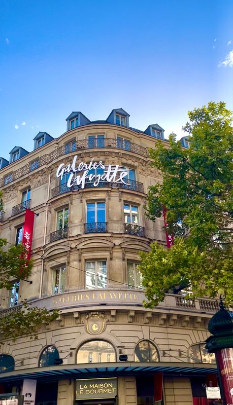 Gallerie Lafayette Paris, Paris Metro Stations, Galerie Lafayette Paris, Lafayette Paris, Paris 2023, Paris Metro, Dream Vision Board, Metro Station, Galeries Lafayette