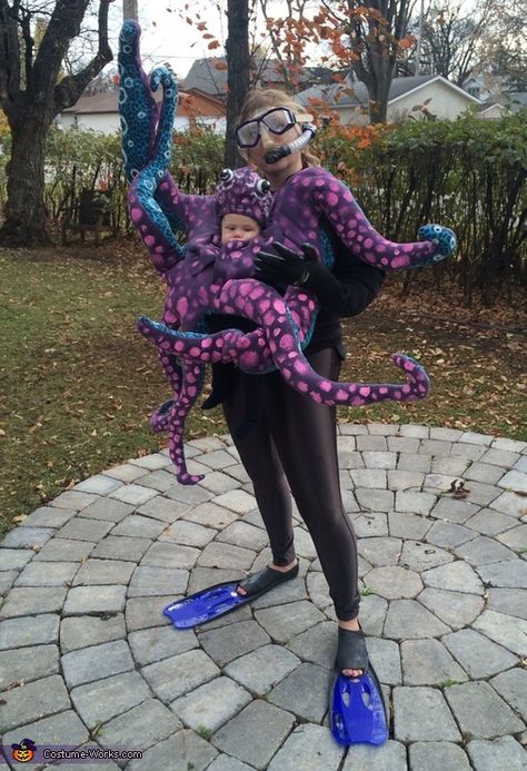 Nicole: This is a costume that i wore with my 7 month old daughter Caspienne Bart in a baby-bjorn. The concept was an octopus with flailing tentacles attacking a snorkeler. I... Baby Octopus Costume, Baby Carrier Costume, Octopus Costume, Baby Kostüm, Baby Octopus, Baby Costume, Animal Costumes, Homemade Costumes, Baby Bjorn