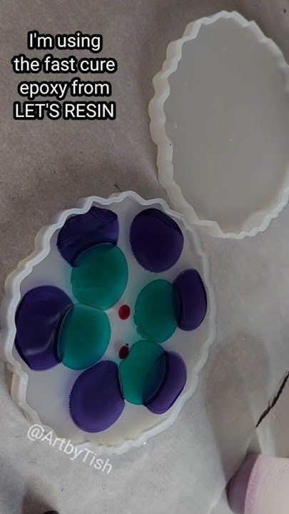 Let's pour Diy Coasters Resin, Resin Coasters Ideas, Unique Resin Ideas, Resin Coasters Diy, Working With Resin, Resin Pouring, Abstract Resin Art, Epoxy Crafts, Epoxy Ideas