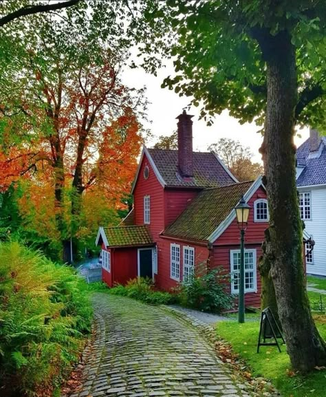 Alesund, Bergen Norway, Red House, Cute House, Pretty House, Pretty Places, Scandinavia, Beautiful World, Beautiful Landscapes